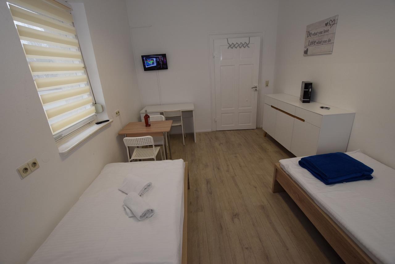 Monteurzimmer Kirchheim-Teck كيرشهايم أونتر تيك المظهر الخارجي الصورة