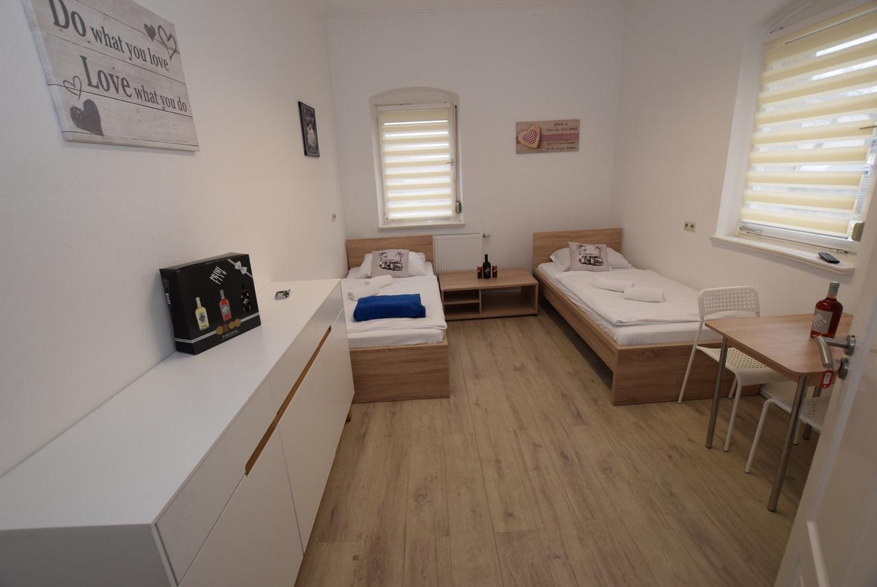 Monteurzimmer Kirchheim-Teck كيرشهايم أونتر تيك المظهر الخارجي الصورة