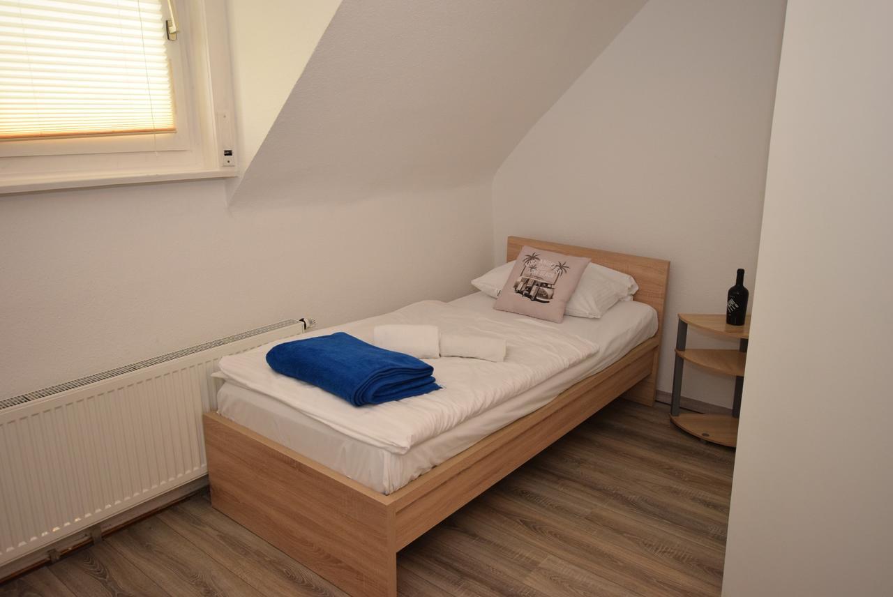 Monteurzimmer Kirchheim-Teck كيرشهايم أونتر تيك المظهر الخارجي الصورة